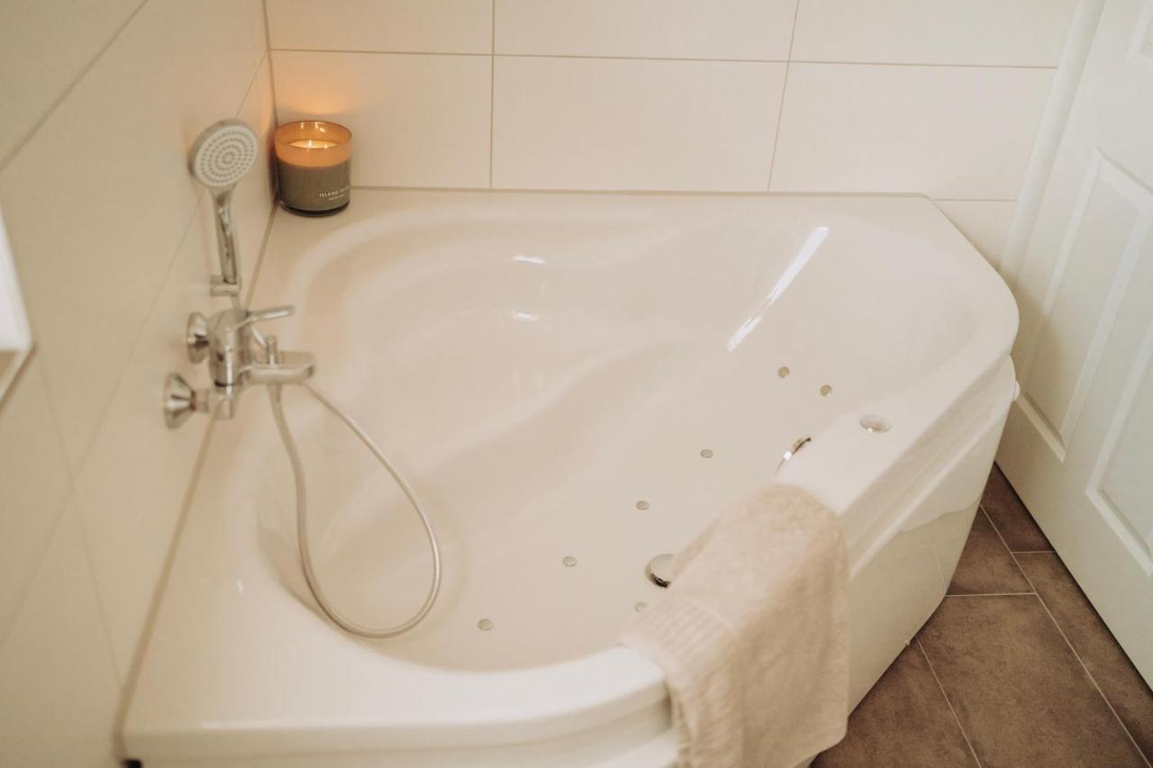 Malerisch Am See Mit Kamin, Sauna & Whirlpool 노드혼 외부 사진